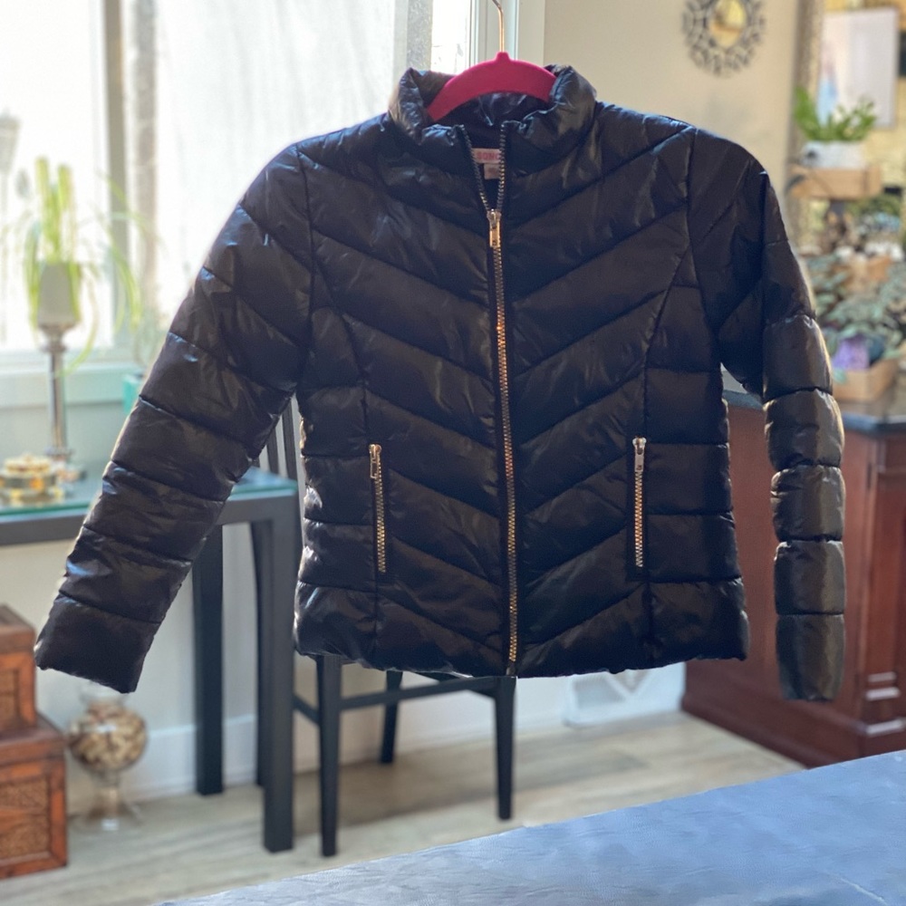 Stylish light weight black Puffer Jacket. Like new.